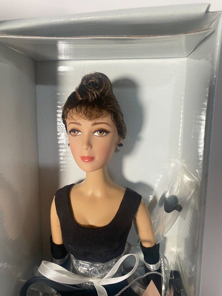 Madame Alexander Breakfast At Tiffany s 16 In Box With Tags Accessor Unique Antiques of Connecticut