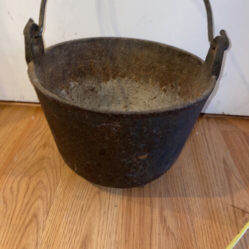 Cast Iron Deep small Cauldron Pan With Handle – Unique Antiques of  Connecticut